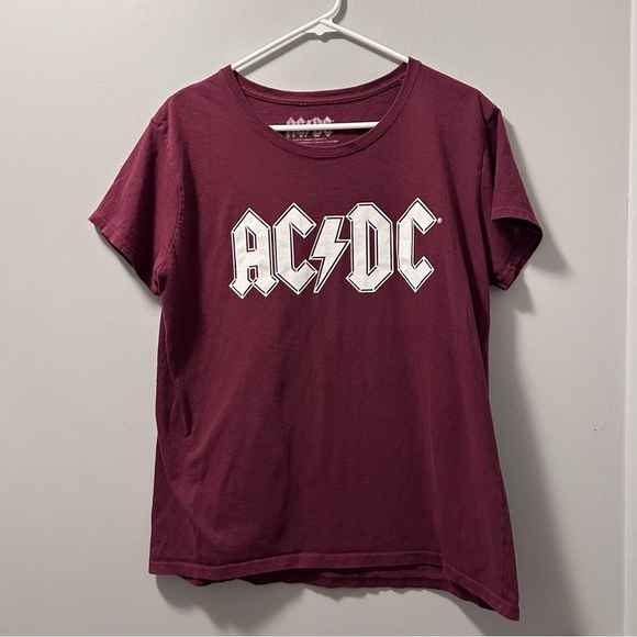 AC DC tee shirt maroon color and has been well loved with slight piling - Picture 1 of 4